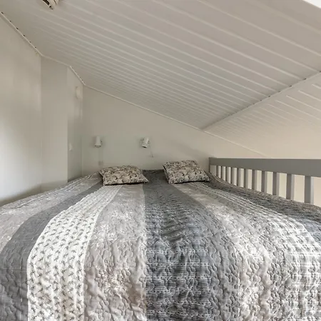 Moonlight 402 - Private Sauna & Free Parking